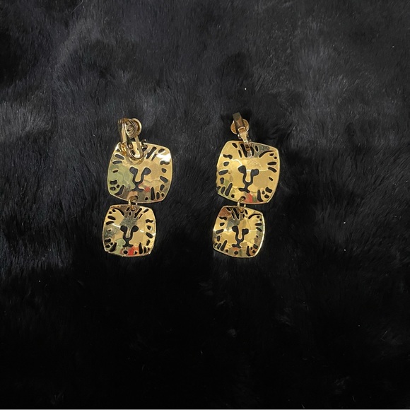 Anne Klein Gold Tone Double Logo Lion Clip On Earrings - Picture 2 of 4